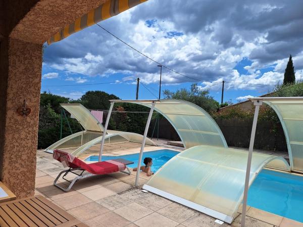 Villa with pool in Taradeau, Prenota  Hotel a Alvernia con parcheggio, Parcheggio