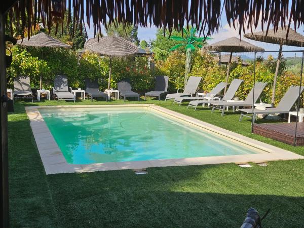EVGmazetsyurt piscine lapicholine, Prenota  Hotel a Alvernia con parcheggio, Parcheggio