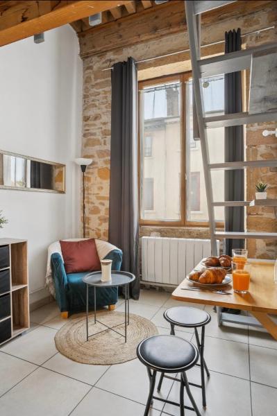 UrbanMezza Spot - Lyon Valmy - Wi-Fi & Metro, Prenota  Hotel a Rodano con parcheggio, Parcheggio