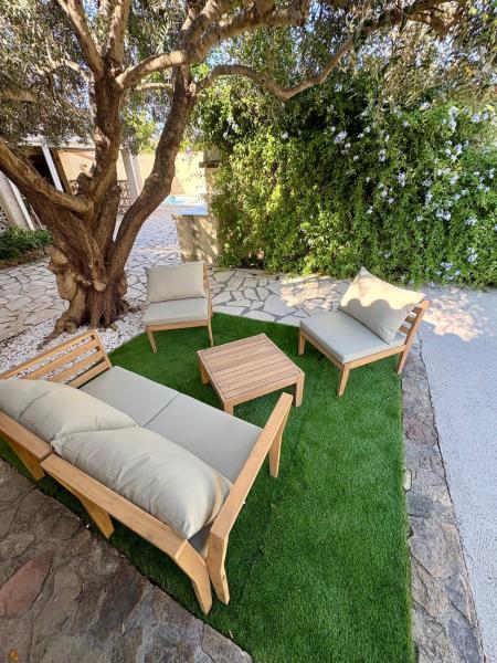 Villa Bignone piscine sans vis à vis, Réserver  Hôtels à Hérault avec piscine, Piscine