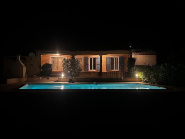 Villa, 4 people with private pool, Réserver  Collorgues Languedoc-Roussillon