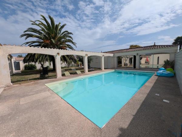 Studio et chambre Le Château dOléron, Reserva ahora  Hoteles en Aquitania con aparcamiento, Aparcamiento