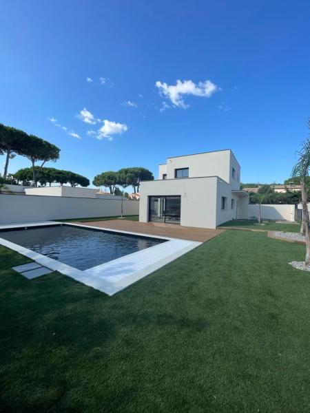 Villa du Soleil - Grau d’Agde, Réserver  Hôtels à Hérault avec piscine, Piscine