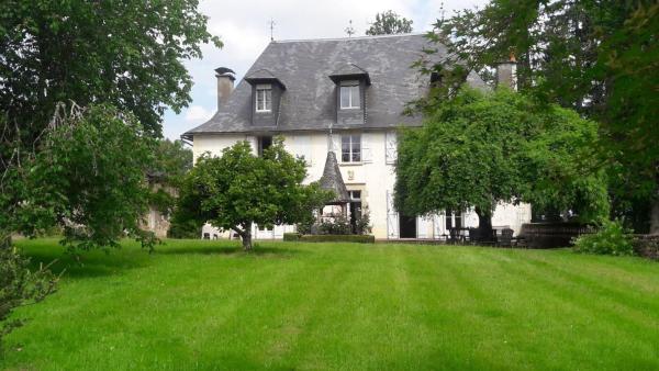 Chateau De Chaunac, Reserva ahora  Hoteles en Aquitania con aparcamiento, Aparcamiento
