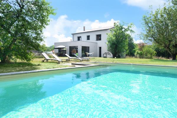 Villa à Castres, Maison 10 personnes avec piscine privée, jardin et 5 chambres, Réserver  Castres 