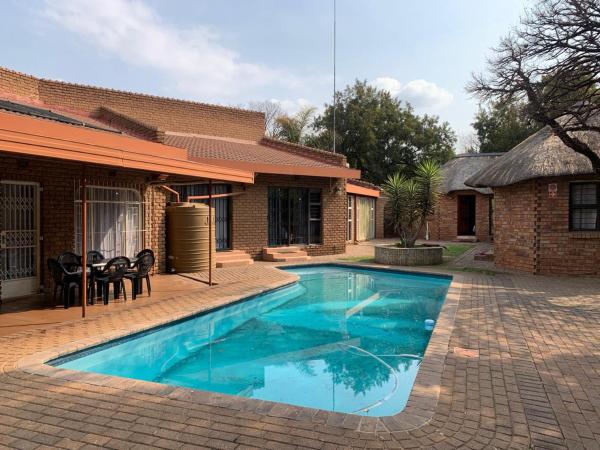 Vaal Triangle Guest House, Buchen Sie  Hotels mit Pool in Gauteng, Schwimmbad