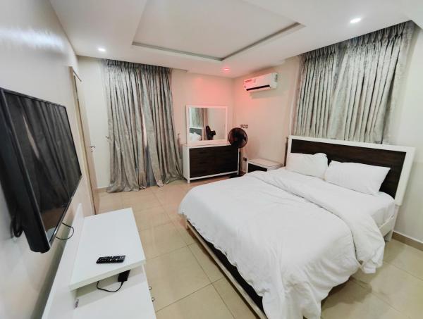 Royal 3 Bedroom Apartment with 24hrs Power Supply, Wifi, Security and Fully Equipped Kitchen, Reserva ahora Apartamento Lekki Eti-Osa