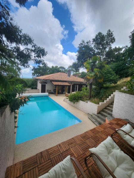 Villa Piscine près Golf Arcachon, Reserva ahora  Hoteles en Aquitania con aparcamiento, Aparcamiento