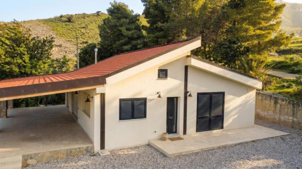 Villa privata 2 Bedr in Area Naturale - La Zazzamita, Collesano, Buchen Sie  Hotels mit Pool in Sizilien, Schwimmbad