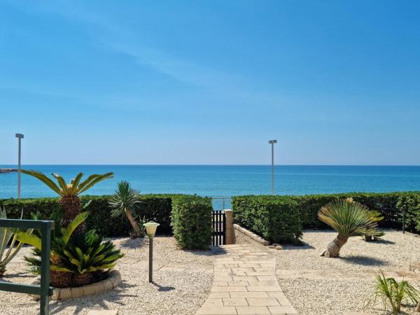 Villa Brezza di Mare, con piscina e vista mare, Prenota  Hotel con piscina a Sicilia, Piscina