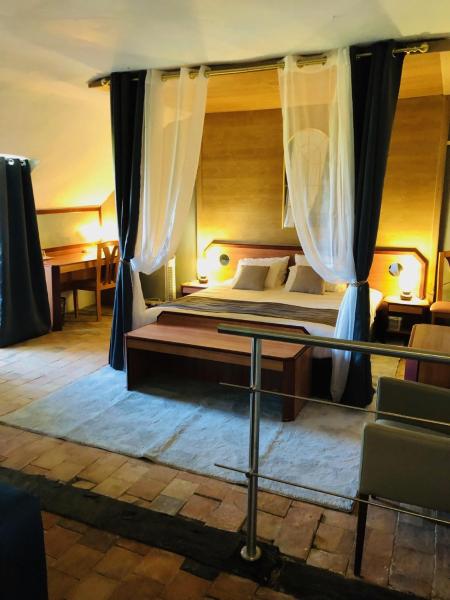 Appartement - LES COMBLES DU CHATEAU DES MARAIS - Avec vue sur le lac - POUR 2 à 5 PERSONNES, Reserva ahora  Saint-Philbert-de-Grand-Lieu 