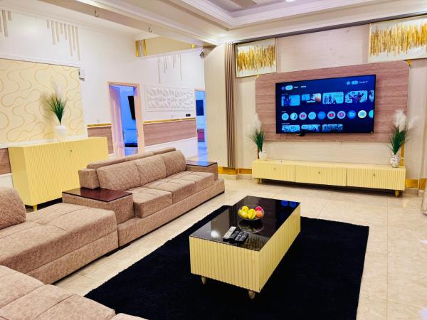 Brand New Luxurious Dreamview Beach Front Apartment, Buchen Sie Ferienwohnung Hotels in Daressalam mit Parkplatz, Parkplätze