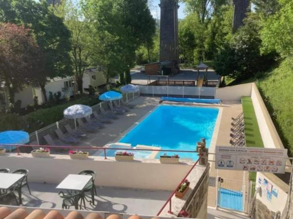 Les Rives d’Auzon Confort 4 pers, Prenota  Hotel con piscina a Alvernia, Piscina
