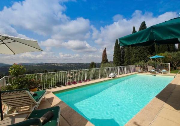 Villa Peymeinade Vue mer et montagnes, Prenota  Hotel a Alvernia con parcheggio, Parcheggio