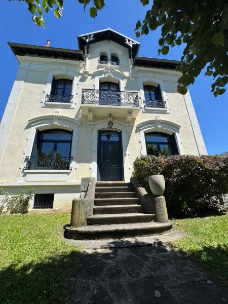 Villa des Troènes - centre ville - vue sur lAllier avec Piscine, Prenota  Vichy Allier