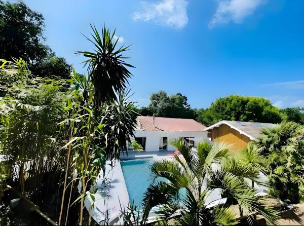 Villa dexception à Capbreton proche des plages, Reserva ahora  Hoteles en Aquitania con aparcamiento, Aparcamiento