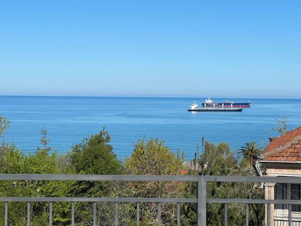 Mirza Guesthouse, Prenota  Hotel a Ajara con parcheggio, Parcheggio