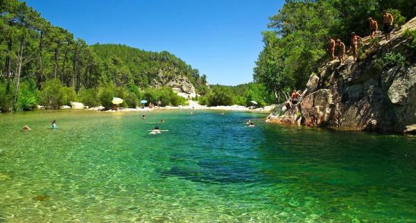 Villa de charme au bord des piscines naturelles, Réserver  Ventiseri Haute-Corse