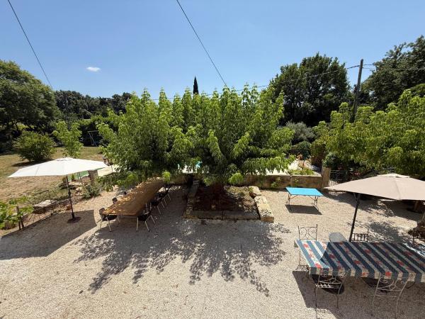 Gîte Chez Papy, Prenota  Hotel a Richerenches con parcheggio, Parcheggio