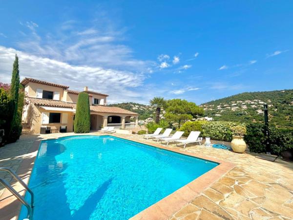 Villa Les Issambres, Prenota  Hotel a Alvernia con parcheggio, Parcheggio