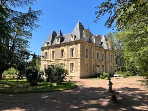 Château de Marigny, Prenota  Sauvigny-les-Bois Borgogna