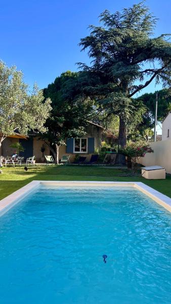 Visitez la Provence-Villa 3 chambres-6 personnes & 500 m2 de jardin, Prenota  Hotel a Alvernia con parcheggio, Parcheggio