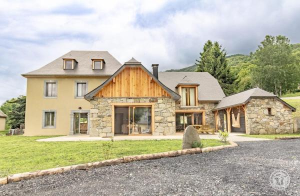 Villa Malinat entre Val dAzun et Vallée des Gaves, Book  Arcizans-Avant Pyrenees National Park