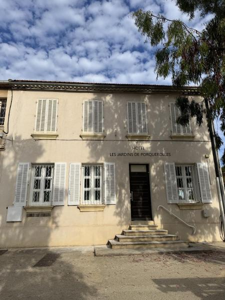 HOTEL JARDINS DE PORQUEROLLES, Book  Porquerolles Golden Islands