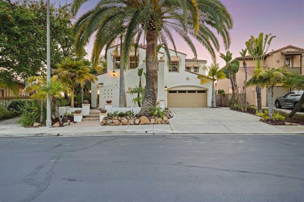 Luxury Gated Villa with 4 Ensuite Suites, Resort Pool, Views & Trails, Buchen Sie  Carlsbad San Diego County