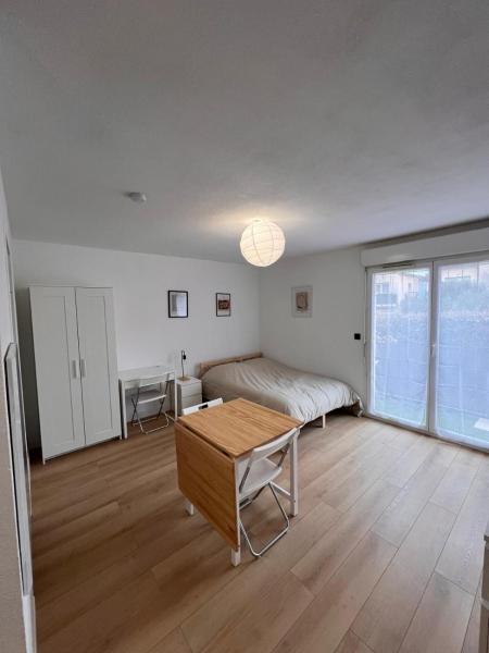 Charmant appartement rénové, Prenota  Hotel a Alvernia con parcheggio, Parcheggio