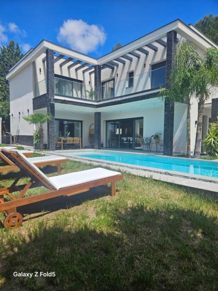 Spacieuse Villa avec piscine, Réserver  Grabels Hérault