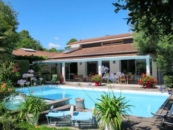 Villa Katy avec piscine, meublé de tourisme 3 étoiles, Reserva ahora  Hoteles en Aquitania con aparcamiento, Aparcamiento