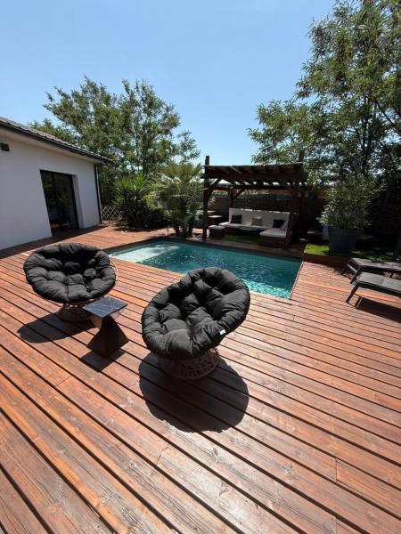 Villa moderne avec piscine chauffée, Reserva ahora  Hoteles en Aquitania con aparcamiento, Aparcamiento