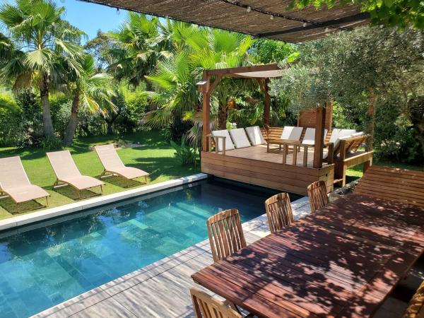 Villa 5 stars at the end of Golf, Reserva ahora  Hoteles en Aquitania con aparcamiento, Aparcamiento
