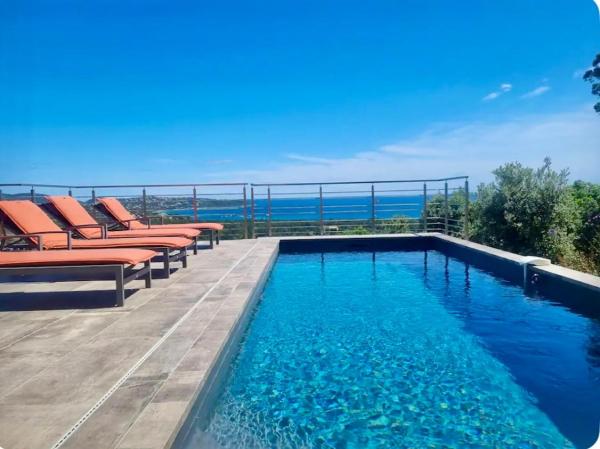 Villa Pinarello vue panoramique mer piscine privée chauffée, plage à 900m, Réserver  Zonza 