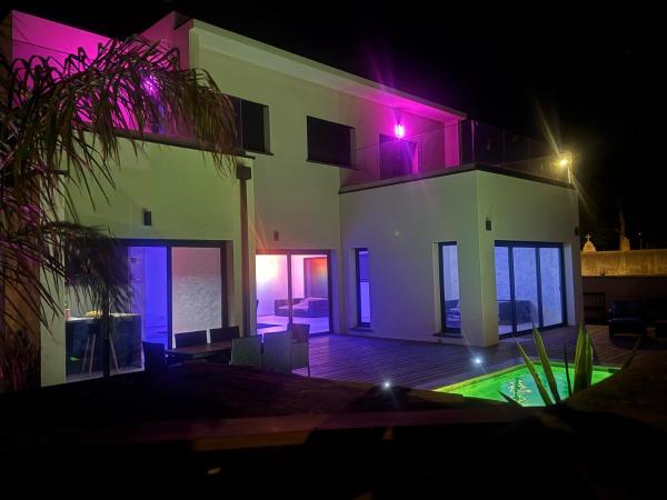 Villa luxueuse Halloween, Réserver  Hôtels à Hérault avec piscine, Piscine