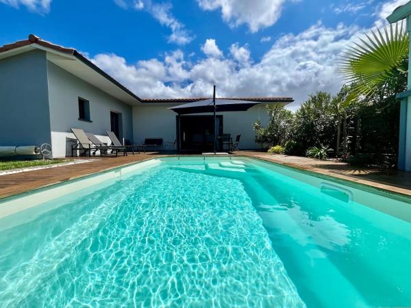 Villa La Pignotte 2 min de la plage, Reserva ahora  Hoteles en Aquitania con aparcamiento, Aparcamiento