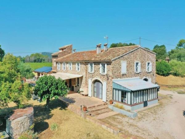 Villa in Le Luc with Pool & Vineyard Views, Prenota  Hotel a Alvernia con parcheggio, Parcheggio