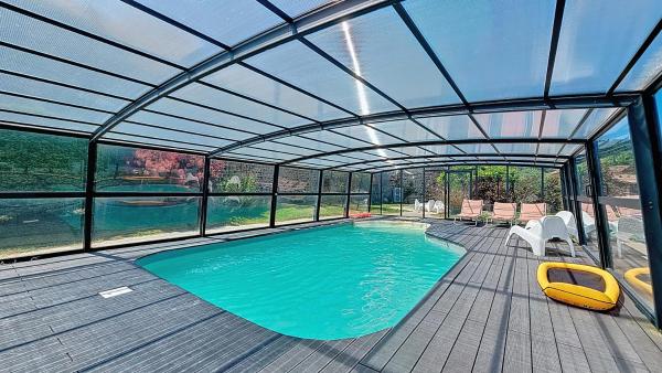 Les Gîtes de Combalat Piscine couverte à proximité de Peaugres, Prenota  Félines 