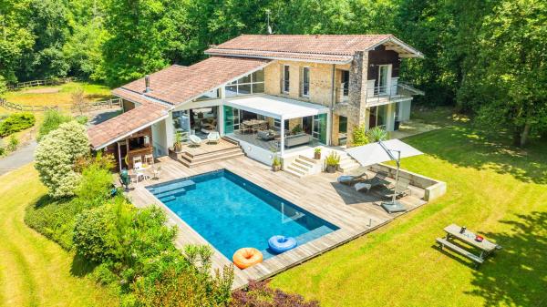 Villa Bosco Vivo - Villa piscine 10 personnes, Reserva ahora  Hoteles en Aquitania con aparcamiento, Aparcamiento