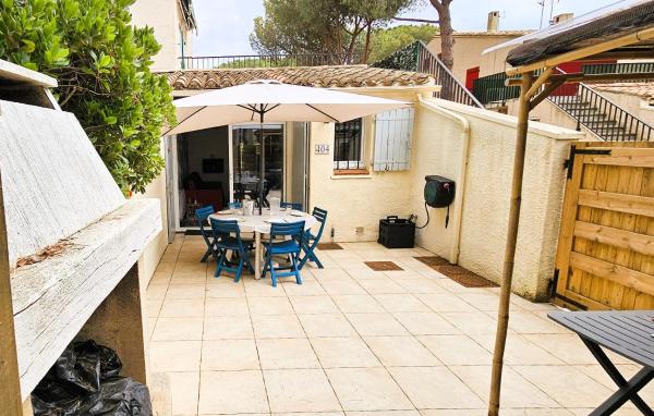 Villa Sous les Pins, Réserver  Hôtels à Hérault avec parking, Parking
