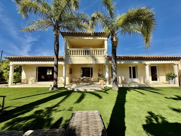 Spacious Quiet Comfortable - Independant Villa - 150m from famous Les Lecques Beach - Plenty car park, Reserva ahora  Les Lecques Provenza-Alpes-Costa Azul