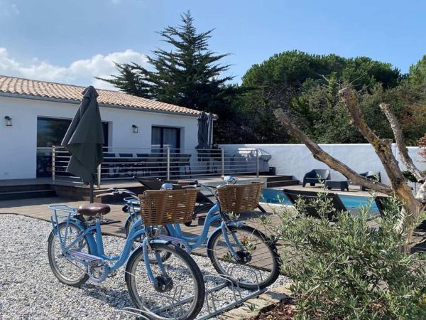 Villa 125m² avec piscine chauffée, 3 chambres, terrasse à La Flotte - FR-1-835-30, Reserva ahora  Hoteles en Aquitania con aparcamiento, Aparcamiento