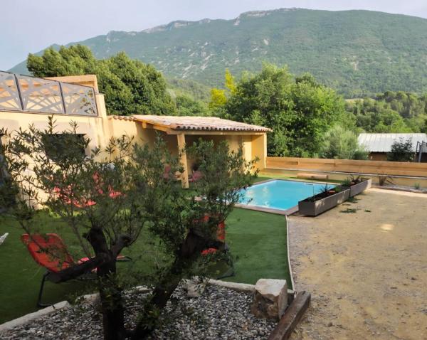 Villa Maëva, Idéal pour familles et groupes, Prenota  Pierrelongue Alvernia