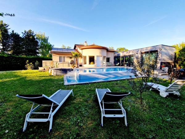 Villa spacieuse sans vis-à-vis avec piscine, idéale familles & séjours pro, Prenota  Collonges-au-Mont-d'Or 