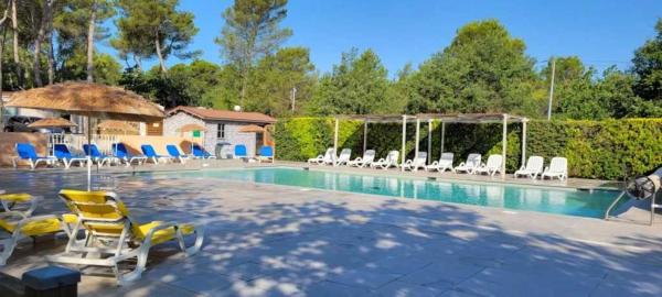Camping 3 étoiles - Piscine - ccbbhgd, Reserva ahora  Hoteles en Peynier con piscina, Piscina
