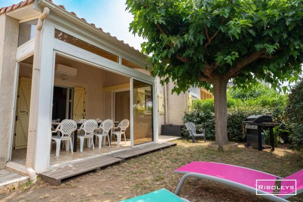 Villa T4 à 450m de la plage avec climatisation, Réserver  Hôtels à Canal du Midi avec parking, Parking