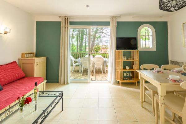 Village Le Rouret - maison avec piscines partagées, Prenota  Hotel con piscina a Alvernia, Piscina