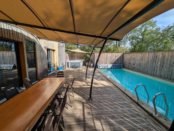Villa Mammouth, Prenota  Hotel con piscina a Alvernia, Piscina