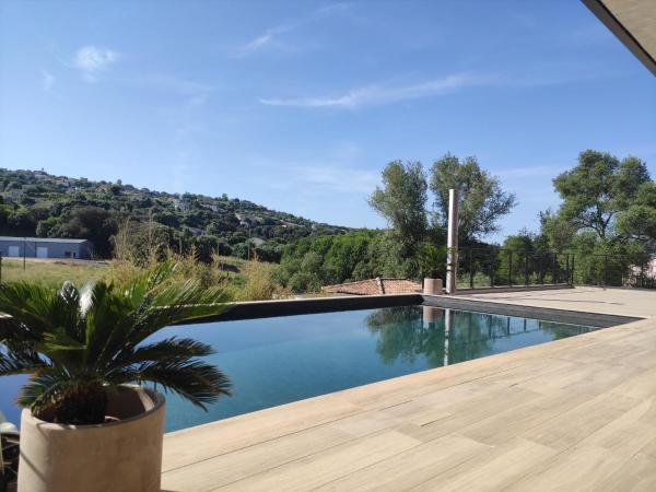 Haut de Villa avec piscine, Réserver   